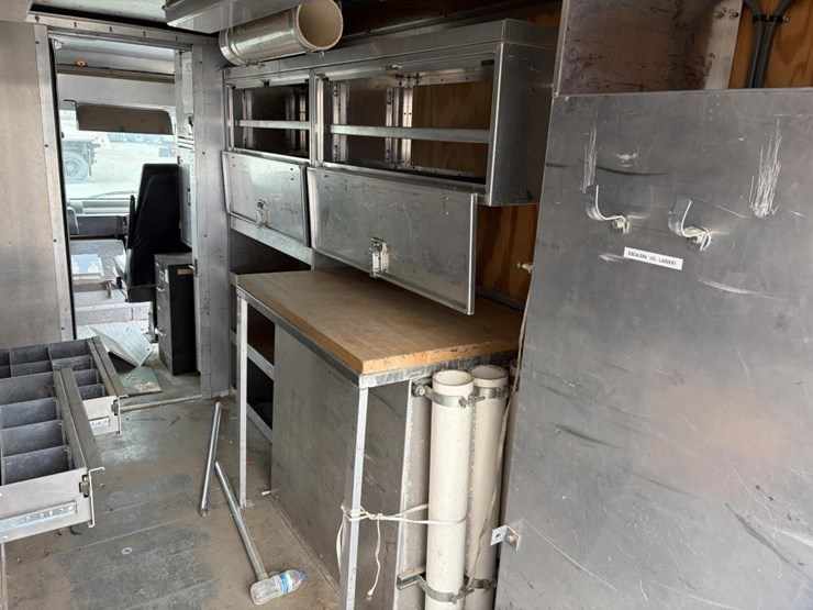 2008-utilimaster-workhorse-step-van-image-19