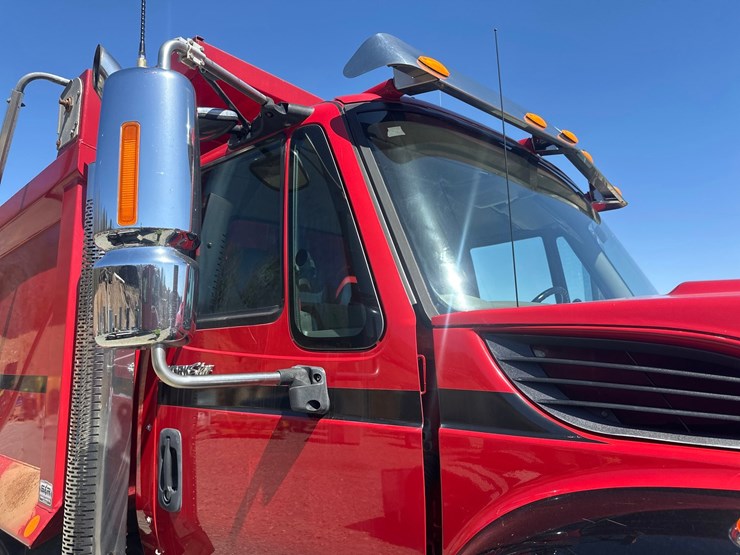 2012-international-7600-image-11