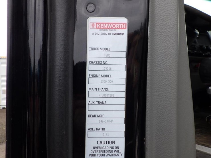 2017-kenworth-t800-image-93