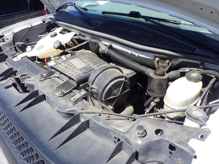 2016-chevrolet-express-2500-image-10