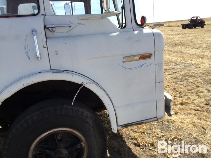 1978-ford-8000-image-18