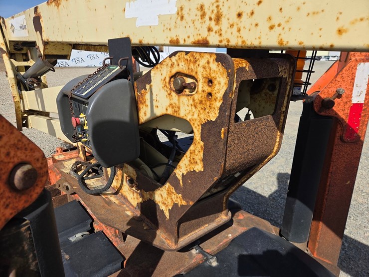 2010-jlg-t500j-image-23