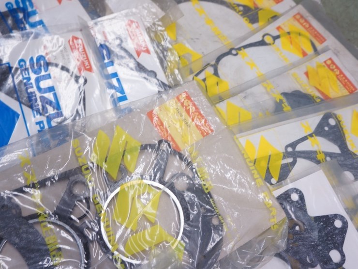 gaskets---suzuki-miscellaneous-parts-lot-image-3