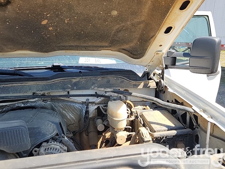 2016-chevrolet-silverado-3500hd-image-28