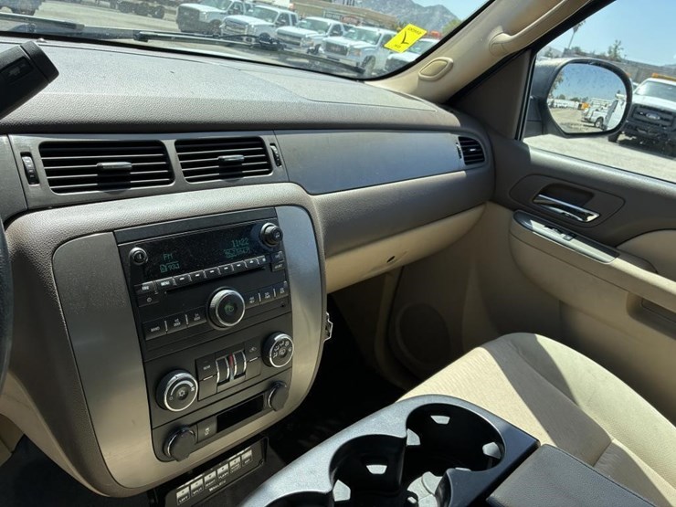 2014-chevrolet-tahoe-image-18