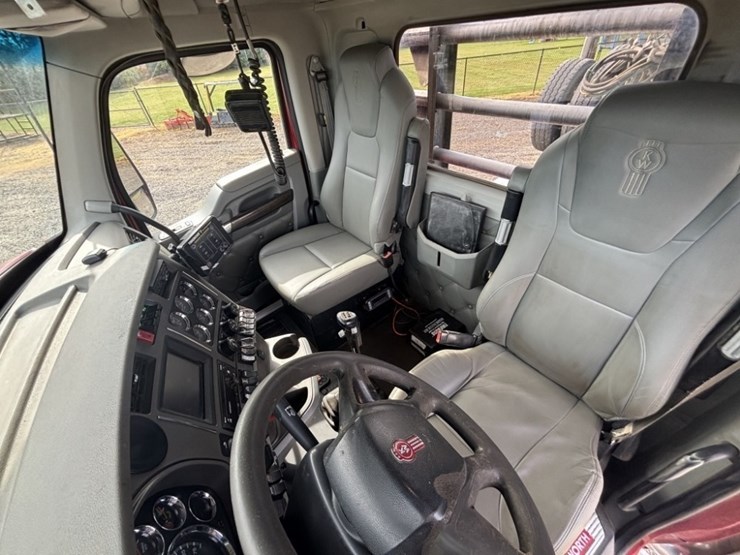 2019-kenworth-t880-image-36