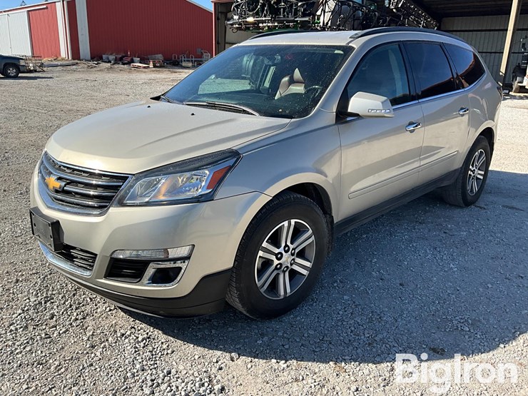 2016-chevrolet-traverse-image-1