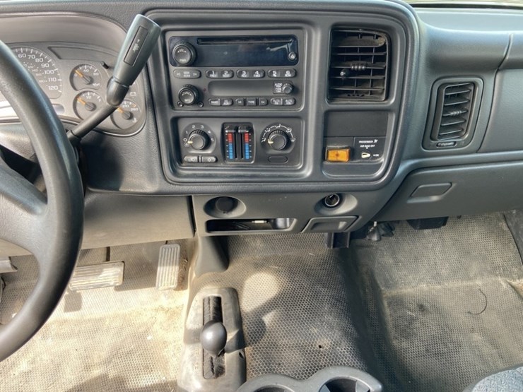 2005-chevrolet-silverado-2500hd-image-17