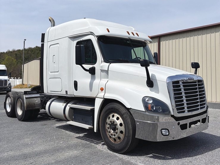 2019-freightliner-cascadia-125-image-2