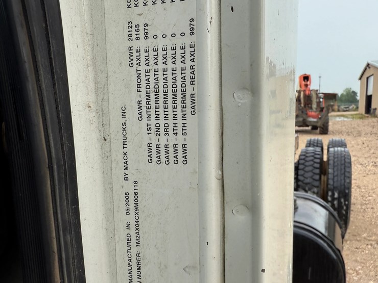 2009-mack-granite-gu713-image-24