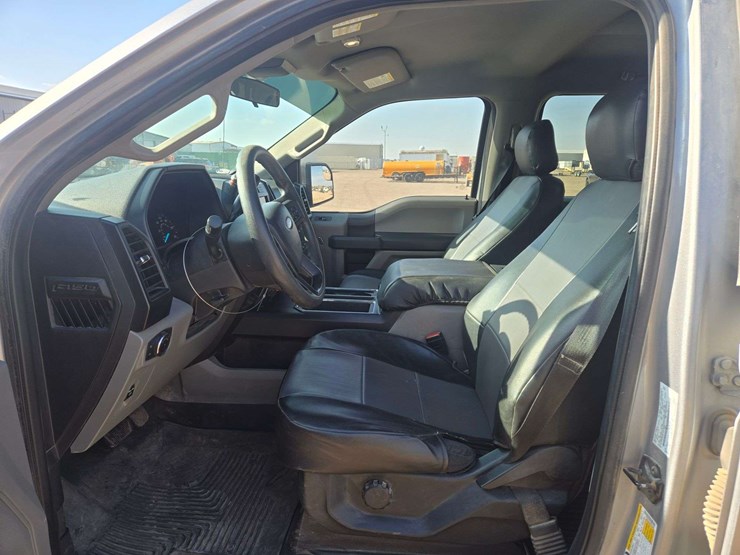 2020-ford-f150-image-12