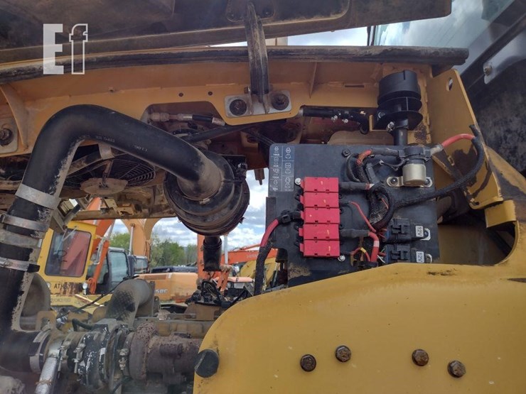 2015-caterpillar-914k-image-39