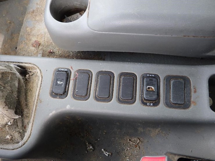 2006-mitsubishi-fuso-fm61f-image-29