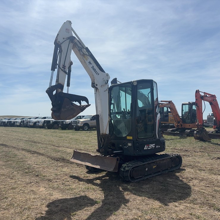 BOBCAT E35