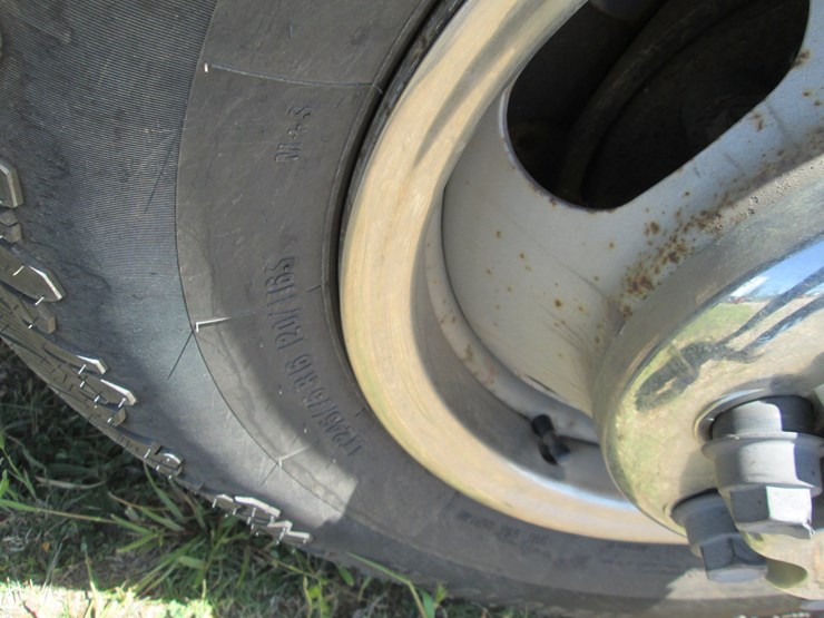 2001-chevrolet-3500-image-16