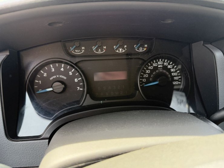 2014-ford-f150-xl-image-32