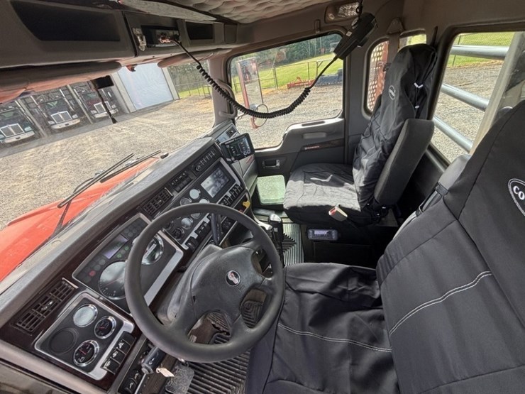 2013-kenworth-t800-image-29