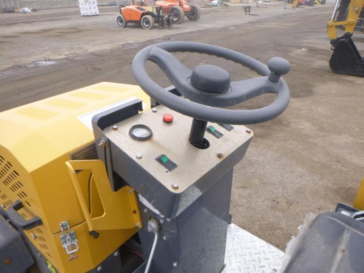 2024-sdlool-tr1000-tandem-vibratory-roller-image-19