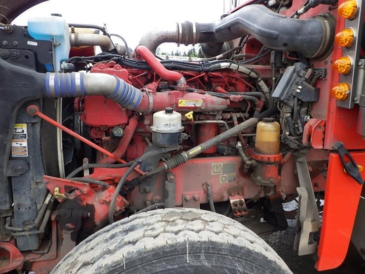 2016-peterbilt-3-axle-logging-truck-image-53