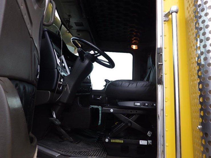 2016-kenworth-w900-image-76