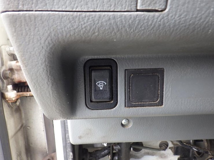 2006-mitsubishi-fuso-fm61f-image-24