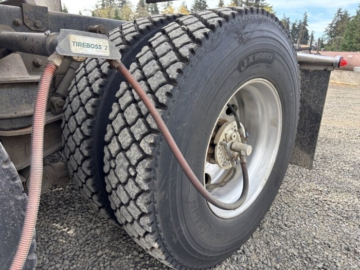 2019-kenworth-t880-image-12