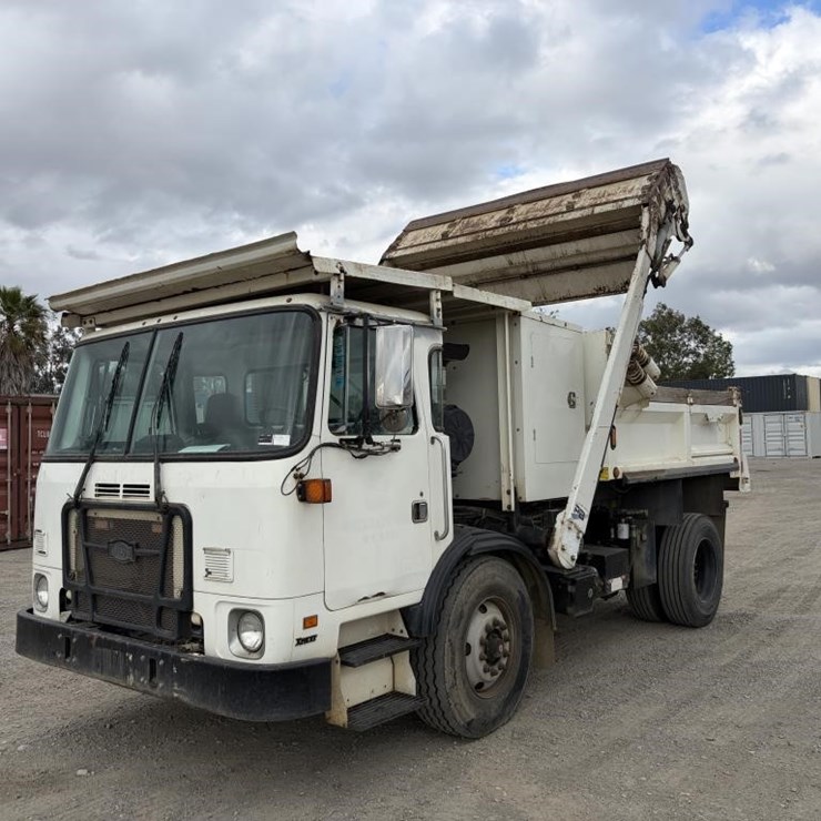 2011 AUTOCAR XPEDITOR