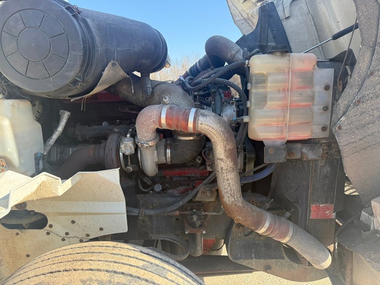 #1262-•-2004-international-9400i-6x4-sleeper-cab-truck-tractor-image-19