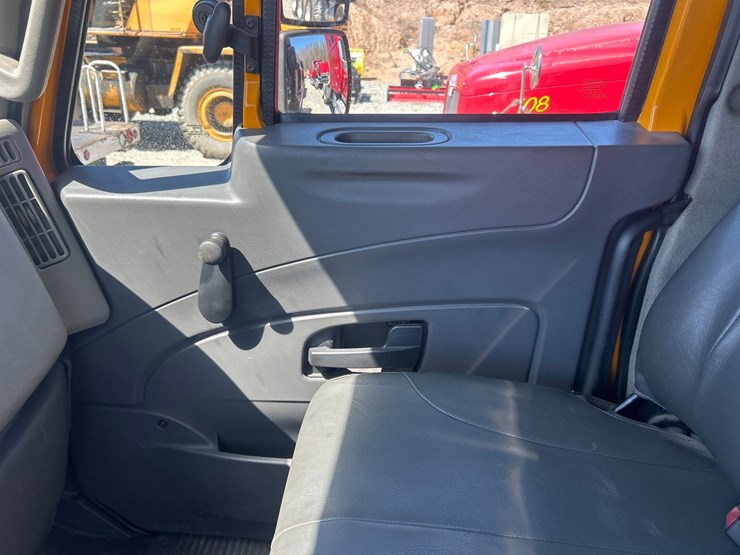 2013-international-durastar-4300-image-72