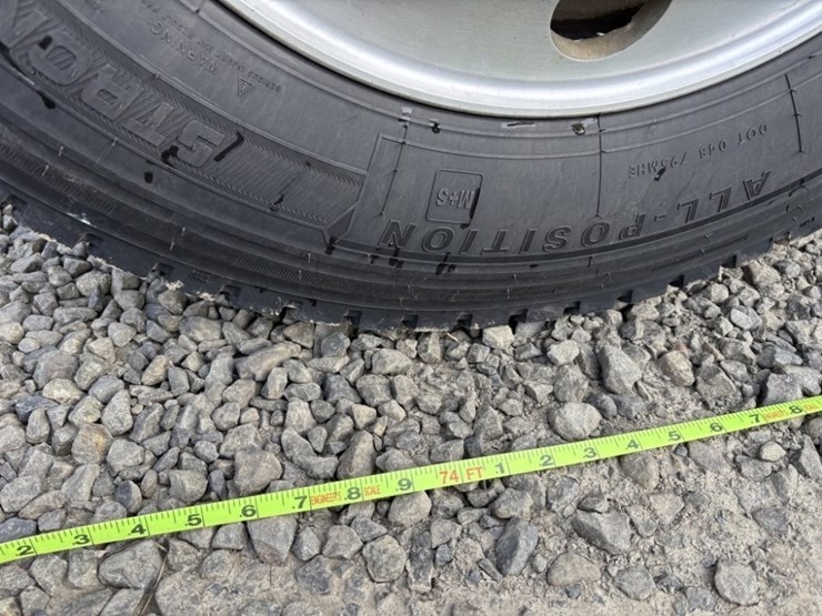 2022-peterbilt-567-image-10