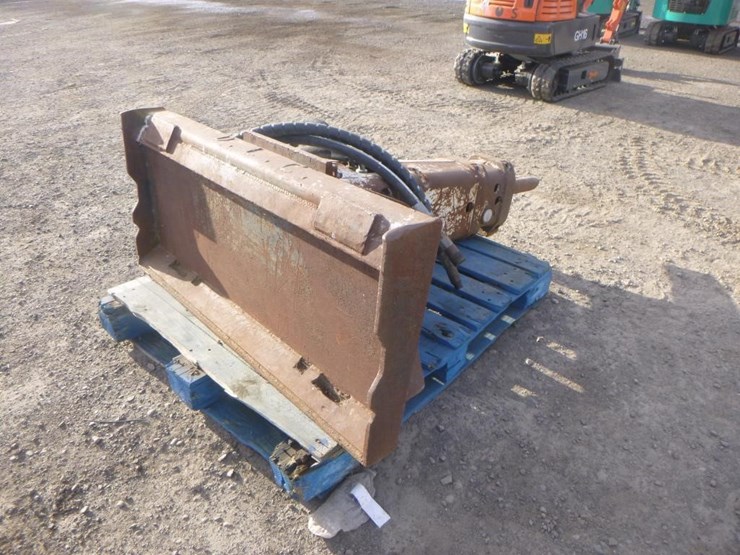 city-skid-steer-hydraulic-breaker-image-3