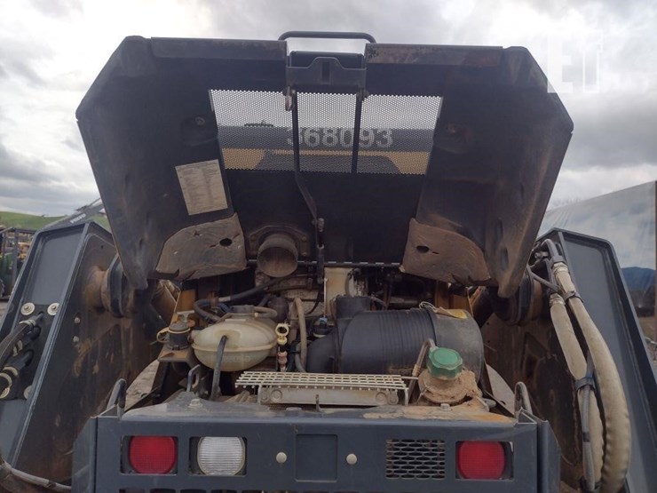 2020-deere-331g-image-26