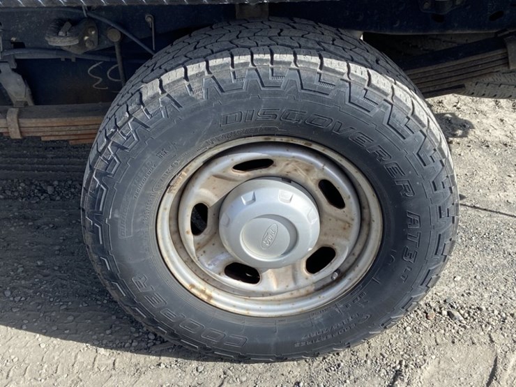 2010-ford-f250-xl-image-33