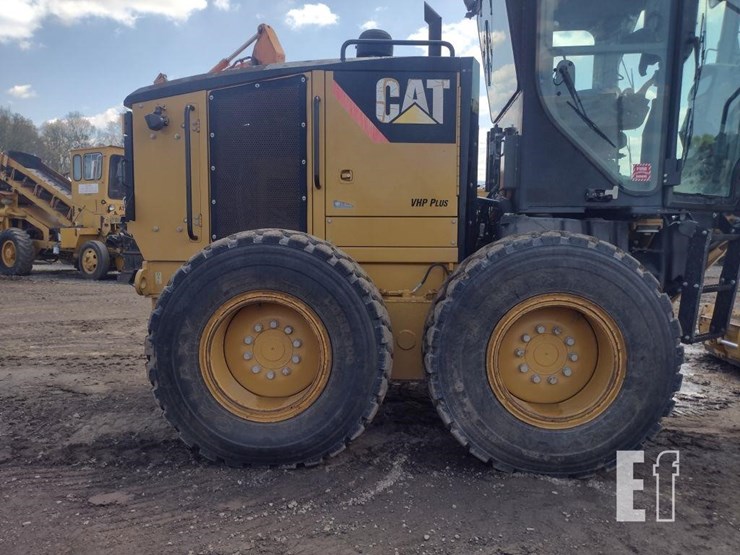 2010-caterpillar-120m-image-37