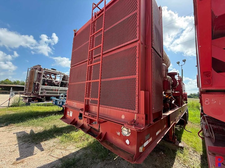 western-rough-rider-1000-hp-10k-triplex-double-pump-trailer-image-8