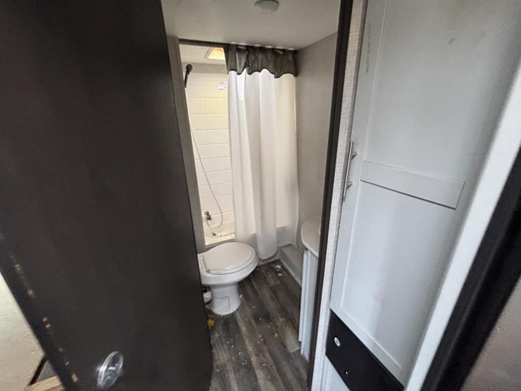 2020-bullet-bl2200bh20-travel-trailer-image-33