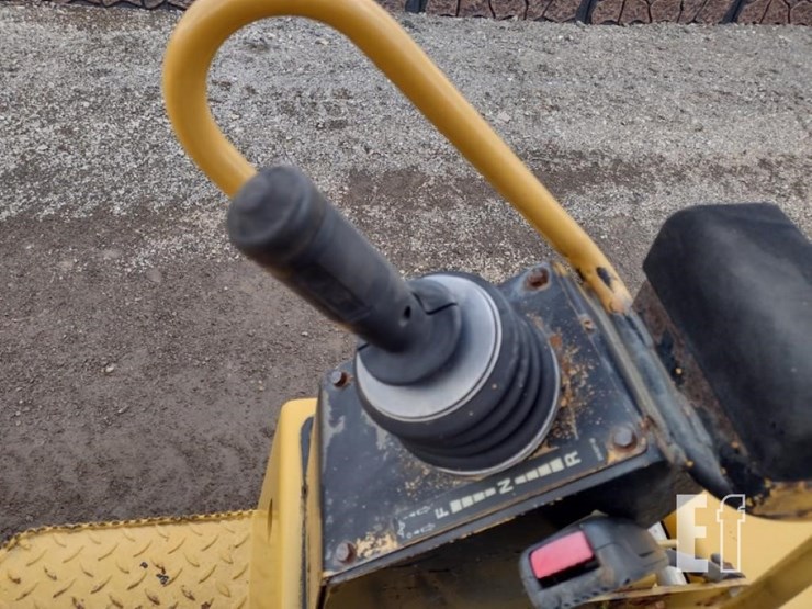 2006-caterpillar-cb-334e-image-7