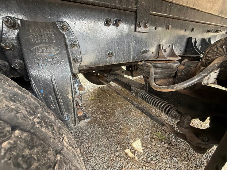 2015-peterbilt-579-image-36