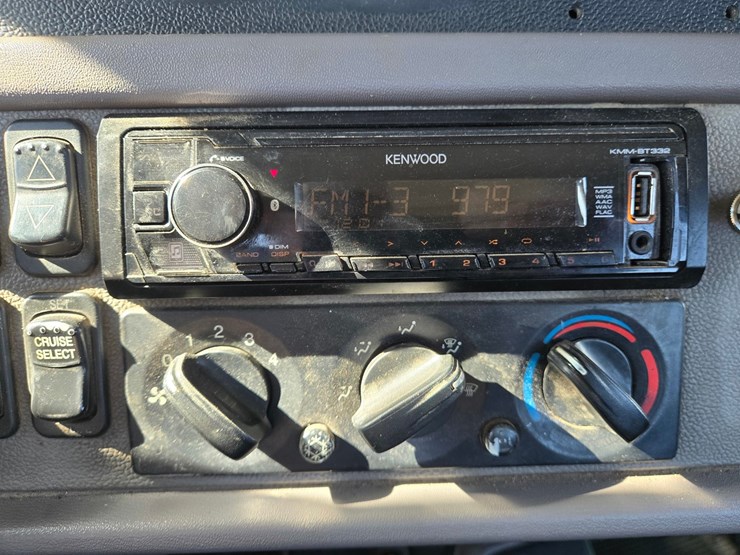 2013-peterbilt-386-image-66