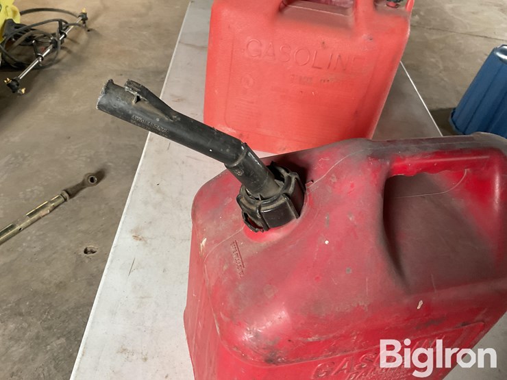 poly-fuel-cans-image-13