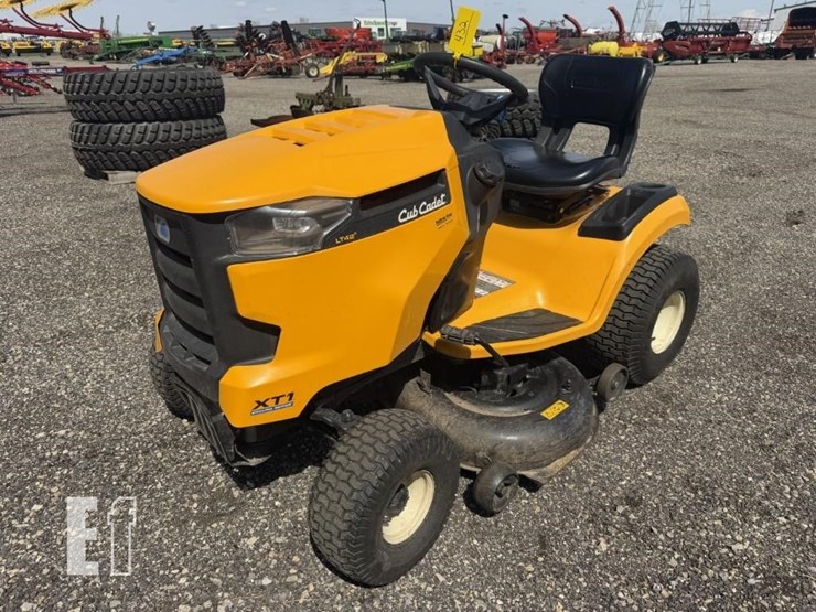 2018-cub-cadet-xt1-lt42-image-1