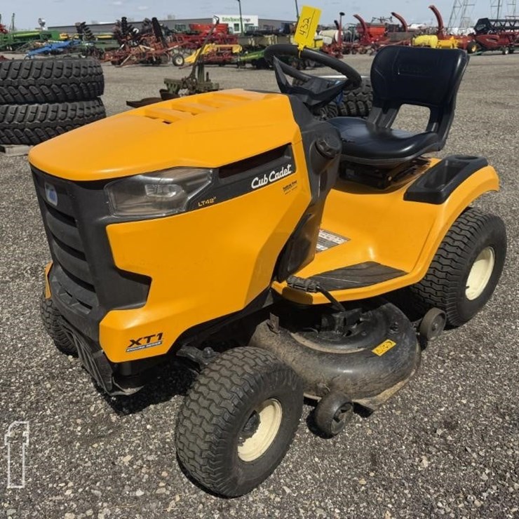 2018 CUB CADET XT1 LT42