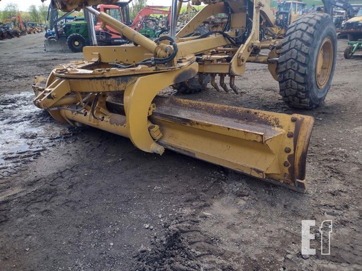 2010-caterpillar-120m-image-35