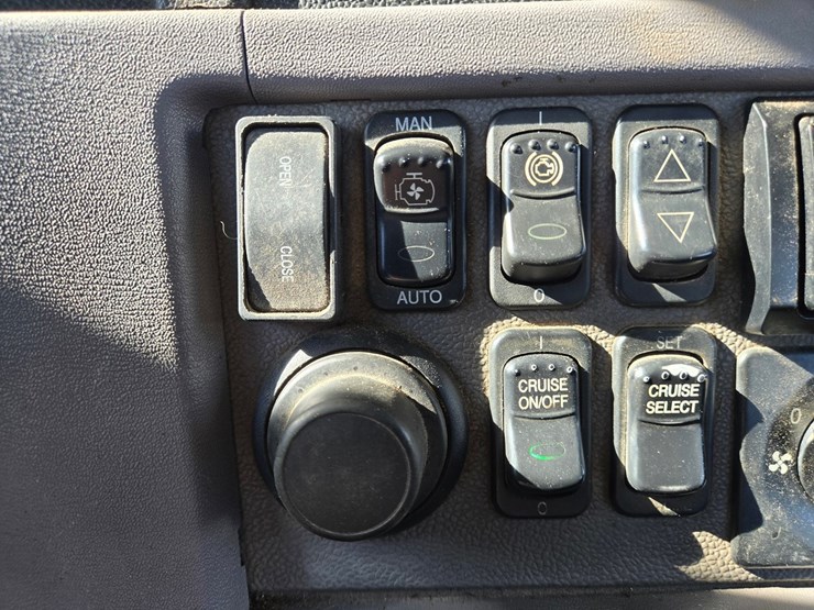 2013-peterbilt-386-image-65