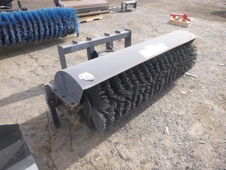 jct-72"-skid-steer-angle-broom-image-2