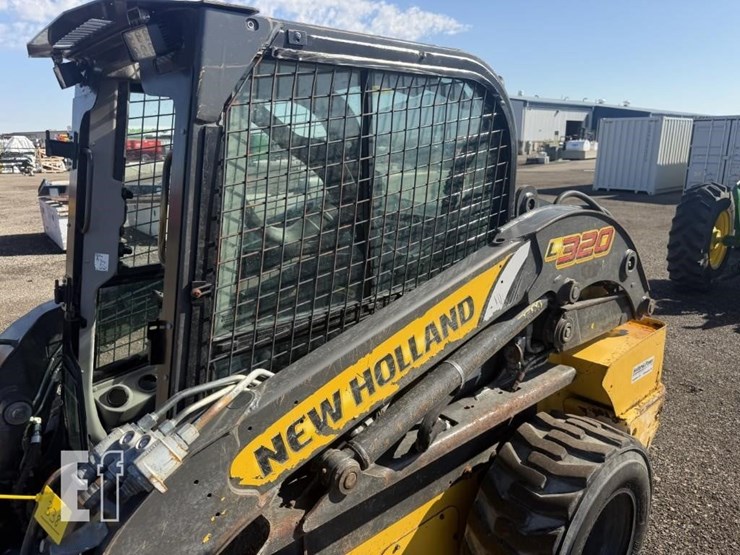 new-holland-l220-image-9