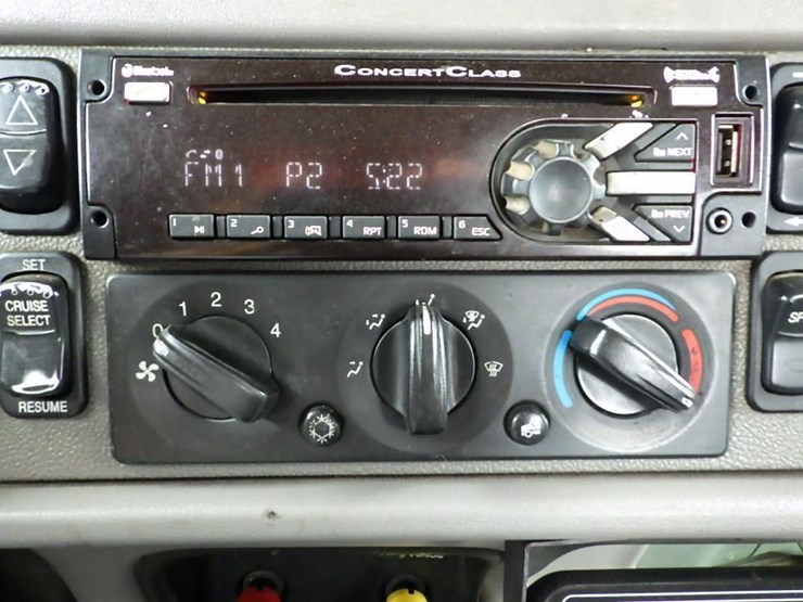 2016-peterbilt-3-axle-logging-truck-image-90