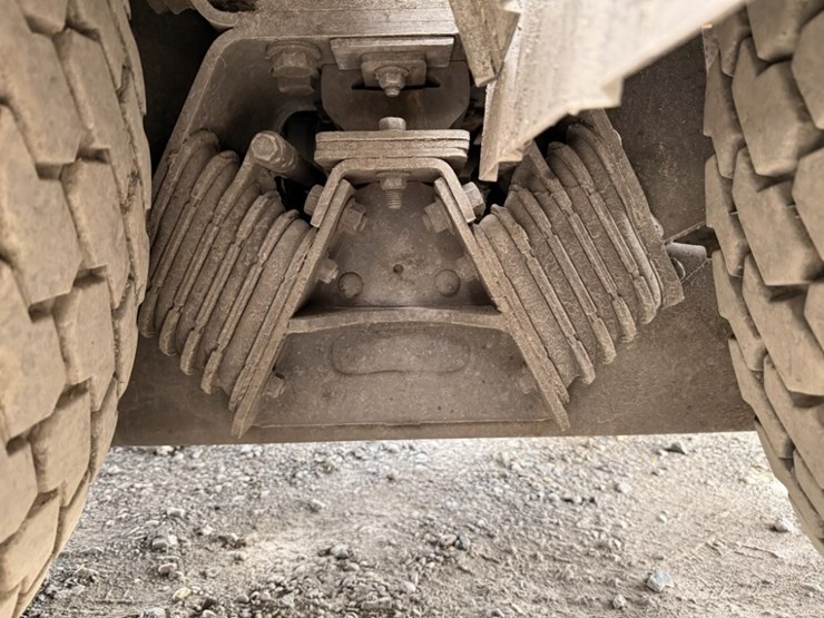 2012-international-7600-image-41