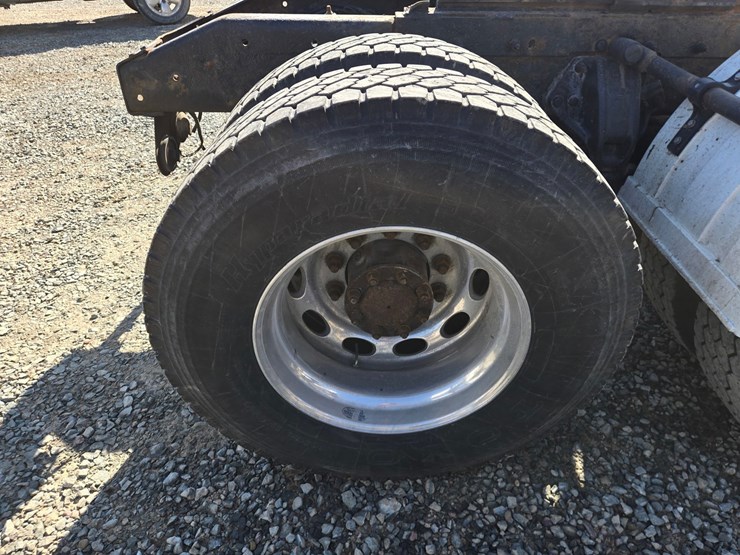 2013-peterbilt-386-image-75