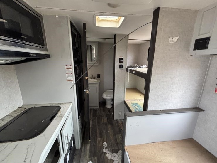 2020-bullet-bl1700bh20-travel-trailer-image-31